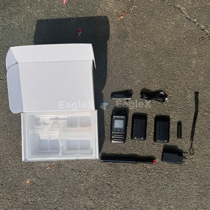 1.5-2KM हैंडहेल्ड FPV ड्रोन डिटेक्टर 800 ₹1500MHz、2400 ₹2485MHz、5725 ₹5850MHz का पता लगाता है 3