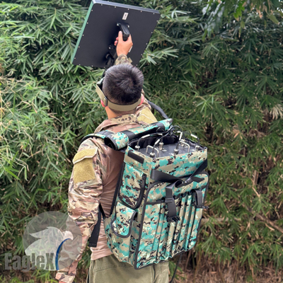 छलावरण बैकपैक ड्रोन जैमर 6 बैंड 2.4G 5.8G 433M 900M 1.2G 1.5G 2.5KM रेंज