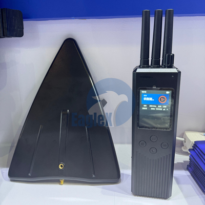 2.4GHz 5.8GHz ड्रोन डिटेक्शन उपकरण 2000 मीटर हैंडहेल्ड ड्रोन डिटेक्टर
