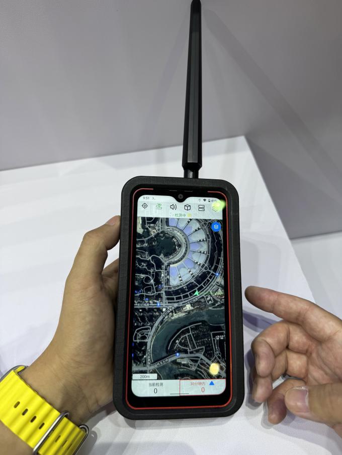 900MHz 2.4GHz 5.8GHz 3000Mhz हैंडहेल्ड ड्रोन डिटेक्टर 3KM डिटेक्शन 0